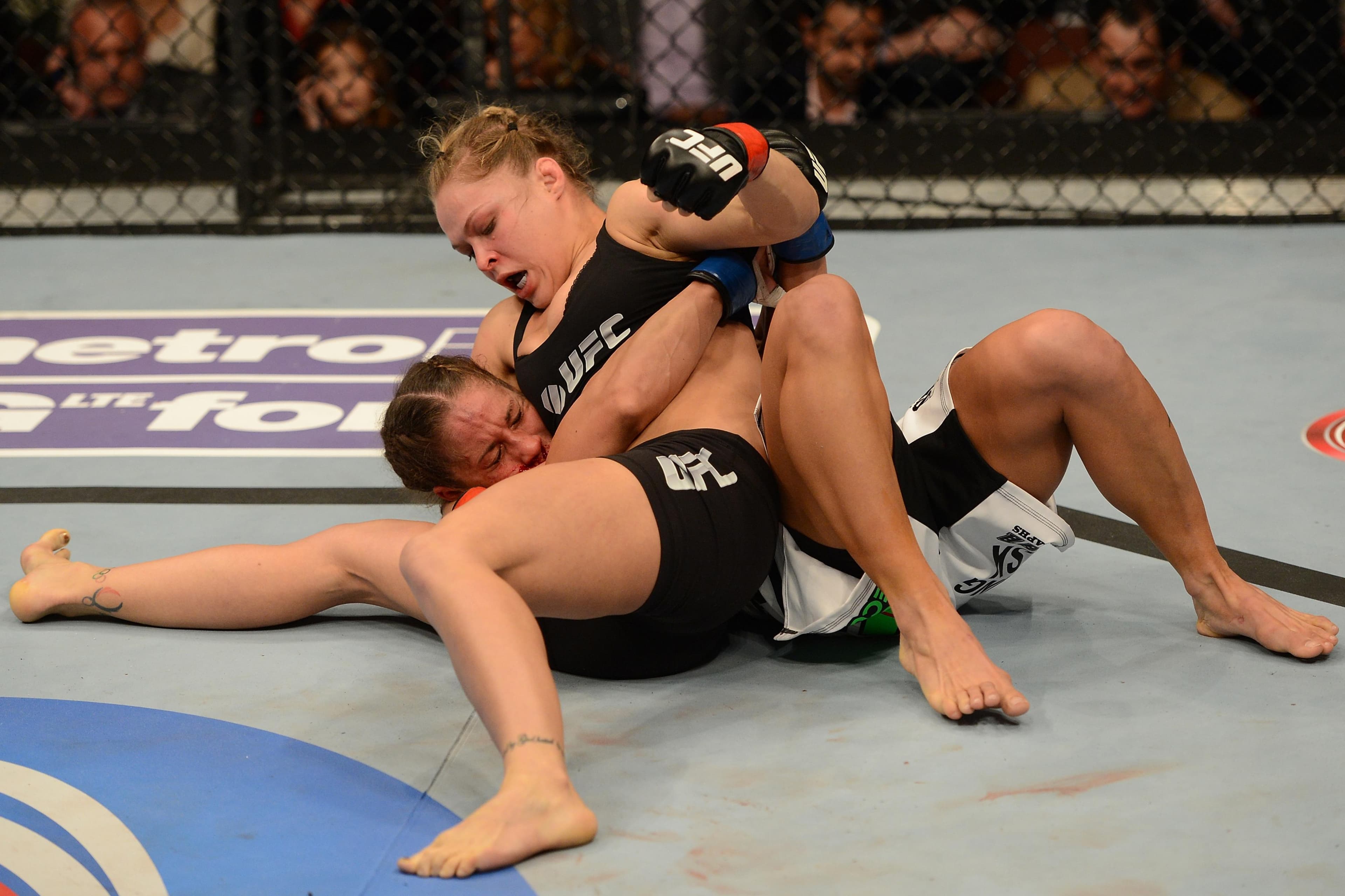 UFC 157
Rousey
vs
Carmouche