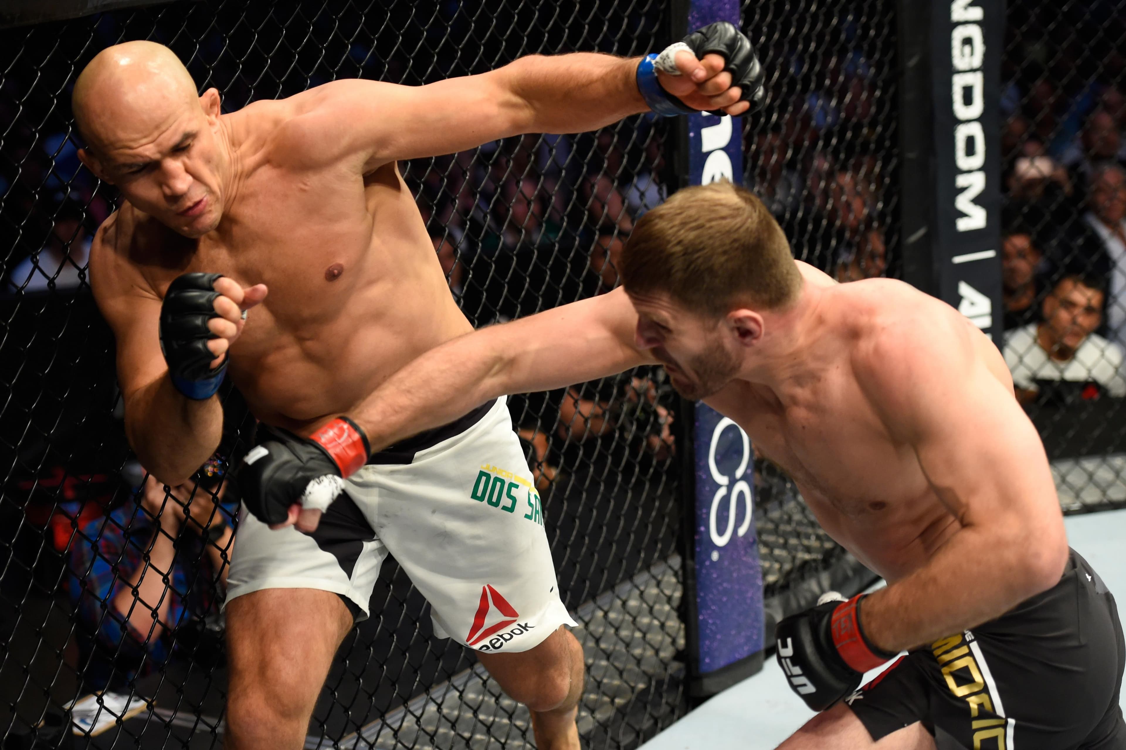 UFC 211
Miocic
vs
Dos Santos 2