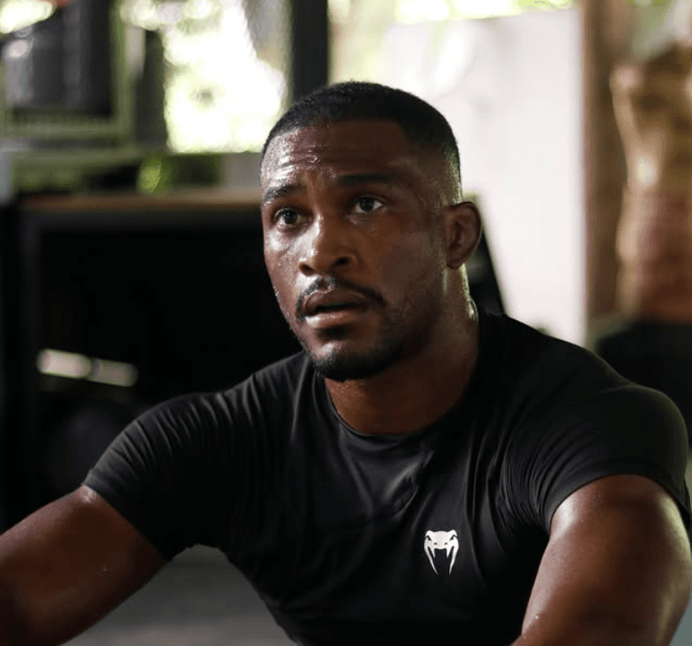 Michael Oliveira